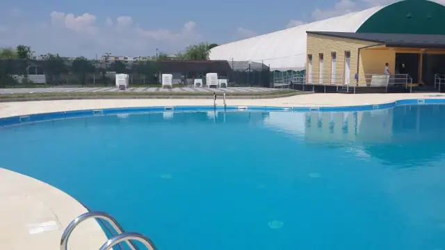 Outdoor pool — Greenfield Club — photo 3